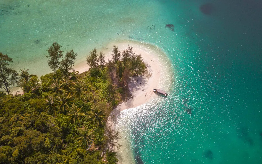 Charlie & Sarah in Raja Ampat — photo 4