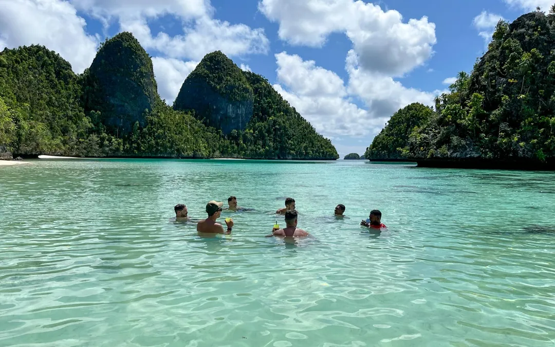Andres, Bruno, Eugene, Guillermo & Alvaro in Raja Ampat — photo 7