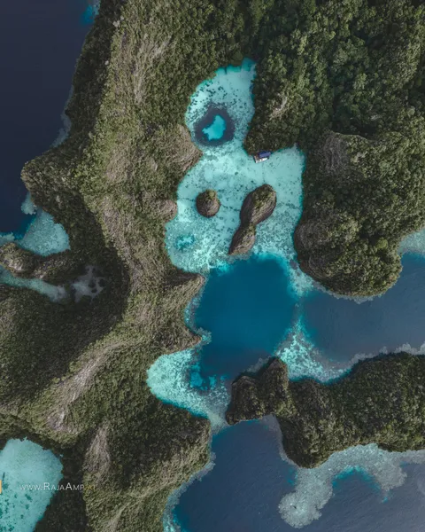 South Raja Ampat never disappoints — secret pools, towering cliffs, and water so blue it looks unreal.