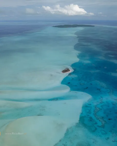 Tranquil mornings on a tiny islands floating between shades of turquoise.